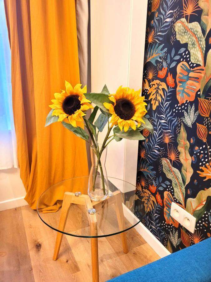 Brand New Iris Room With Private Bathroom And Balcony Brussel Buitenkant foto