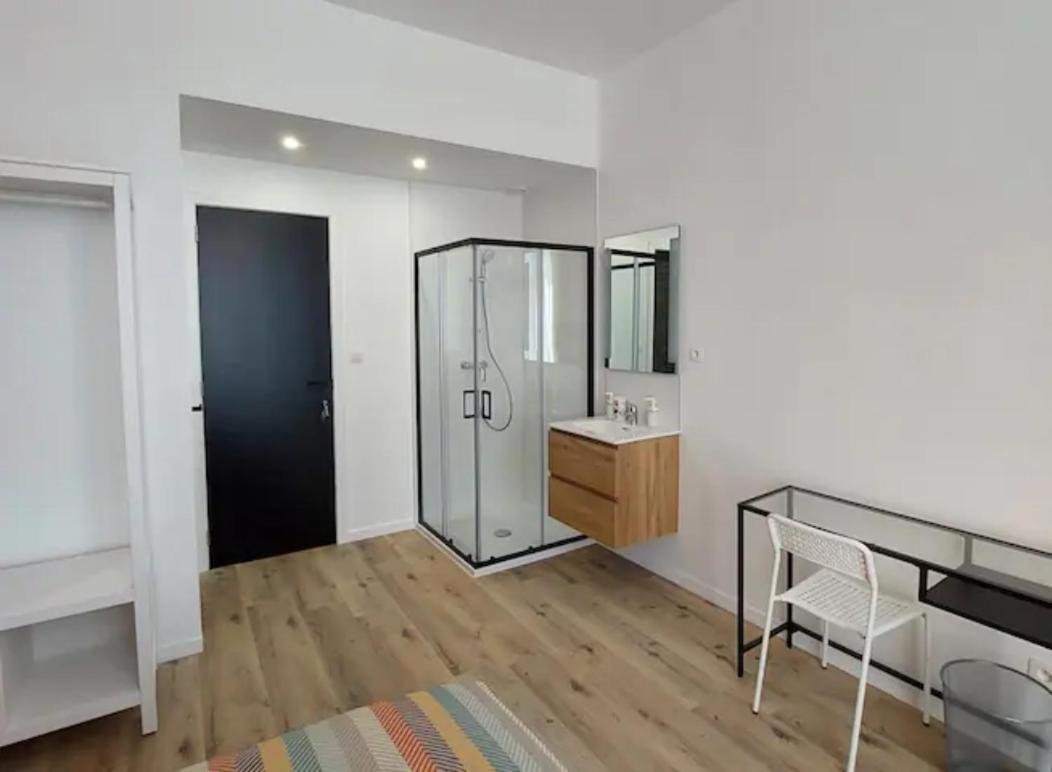 Brand New Iris Room With Private Bathroom And Balcony Brussel Buitenkant foto